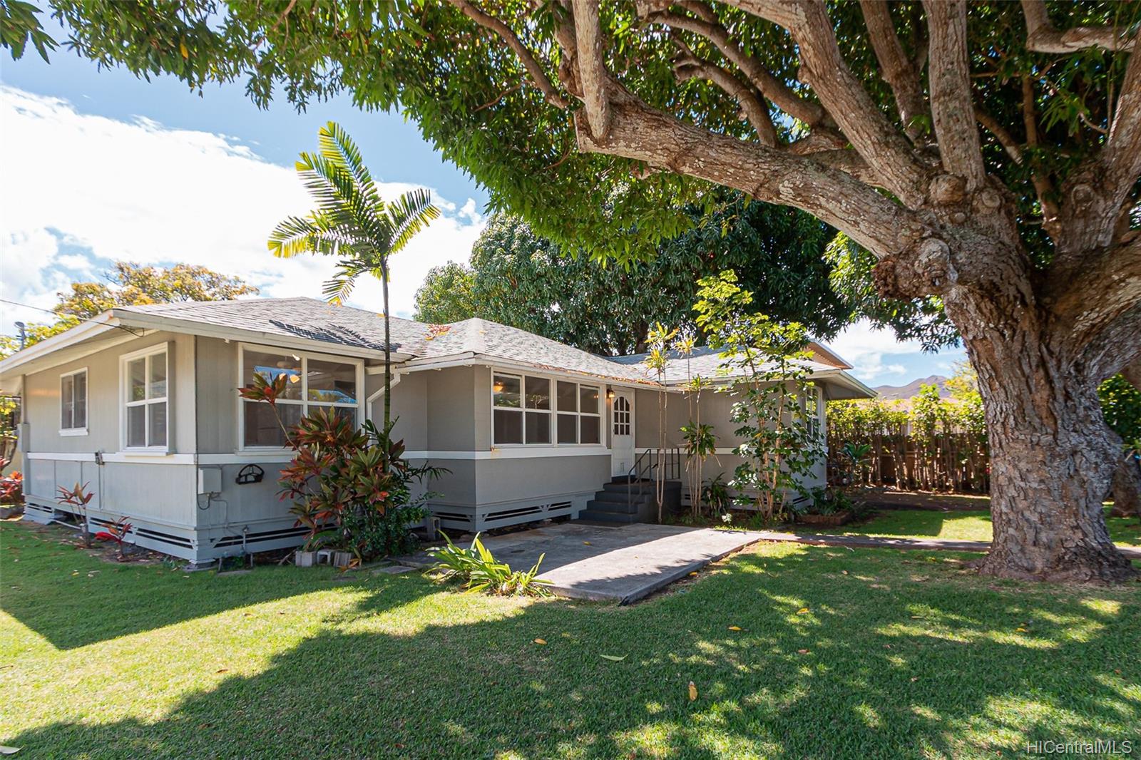 669 Kihapai Street, Kailua, HI 96734 Compass