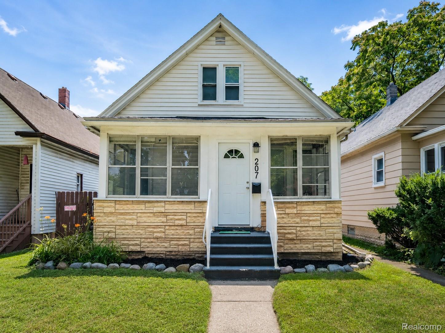 207 Richter Street River Rouge, MI 48218 - Photo 1 of 36 207 Richter 8.jpg