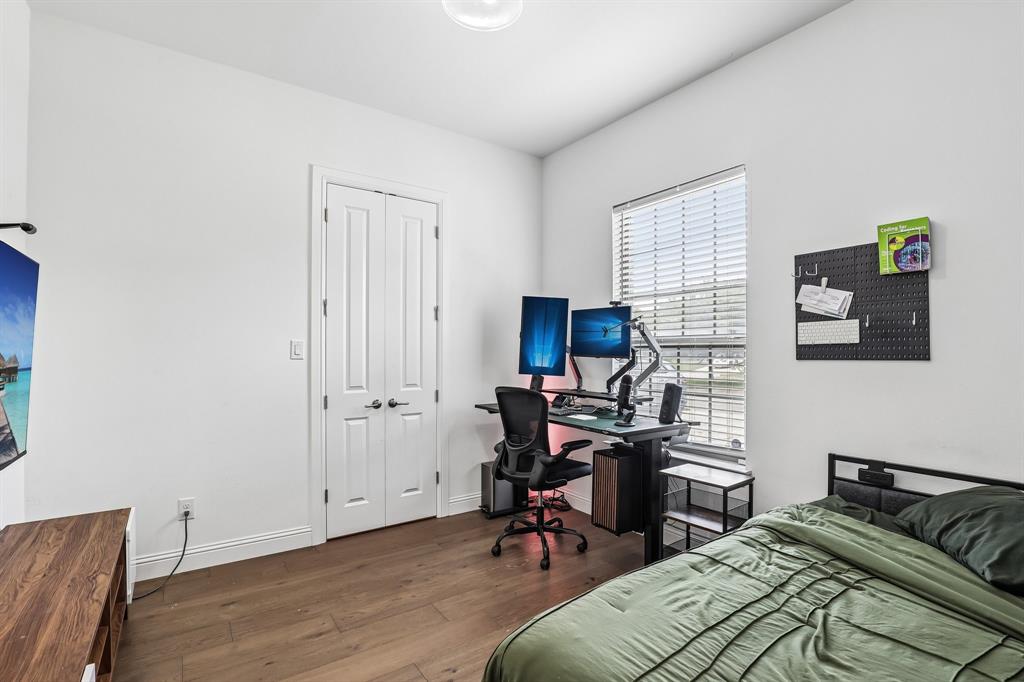 515 West Laureland Road Dallas, TX 75232 - Photo 12 of 32 a bedroom with a workspace