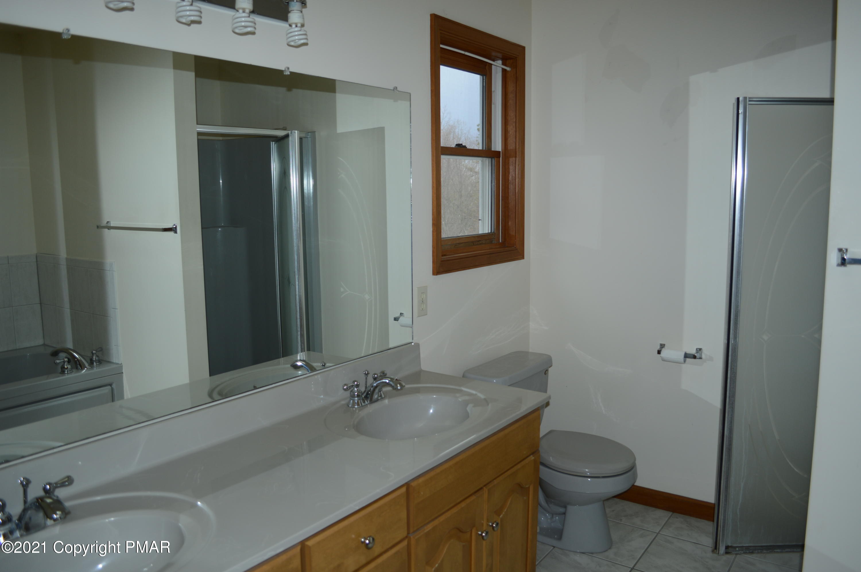 217 Haystack Road Henryville, PA 18332 - Photo 24 of 42 Master bath