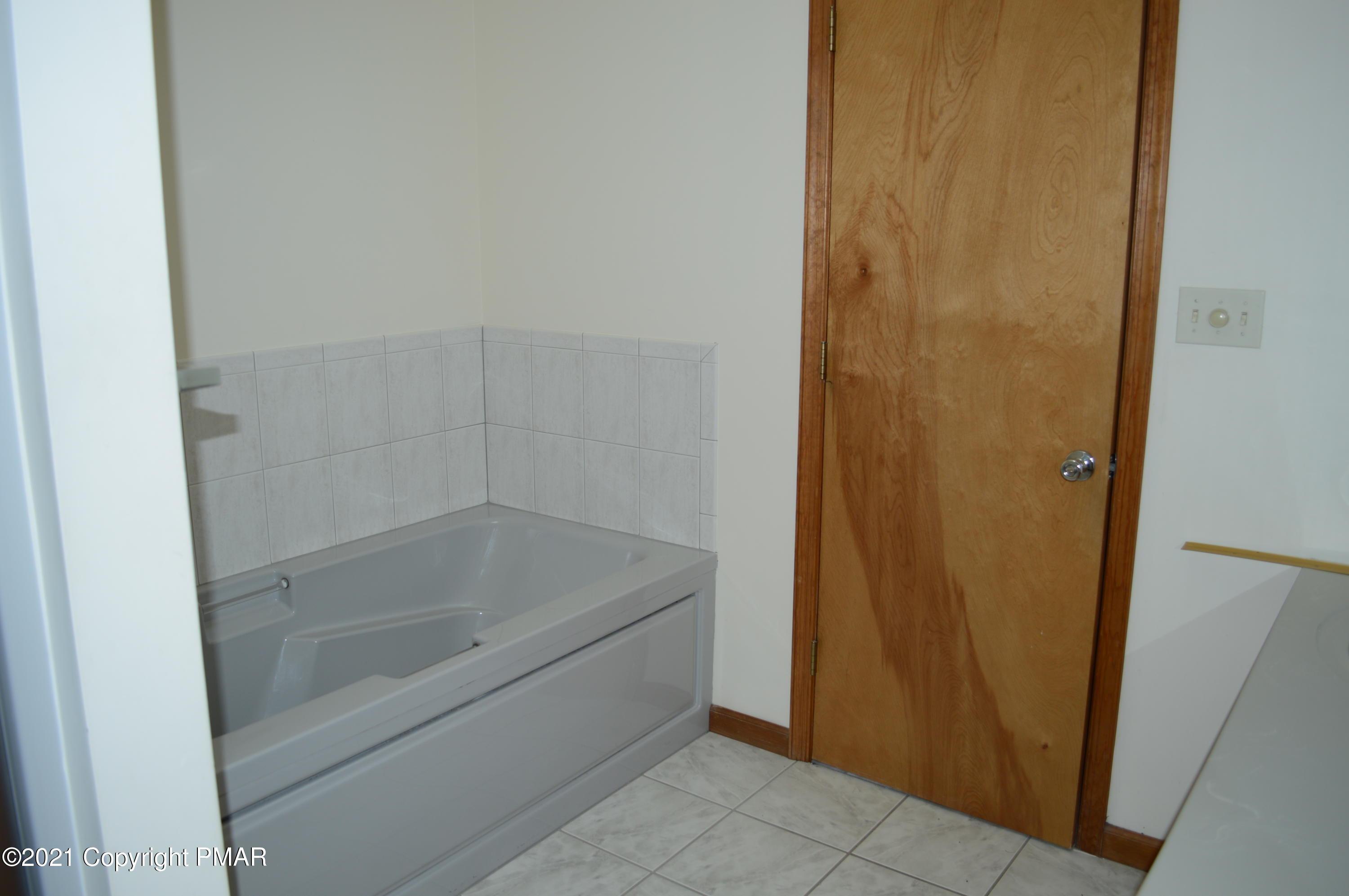 217 Haystack Road Henryville, PA 18332 - Photo 25 of 42 Master bath2