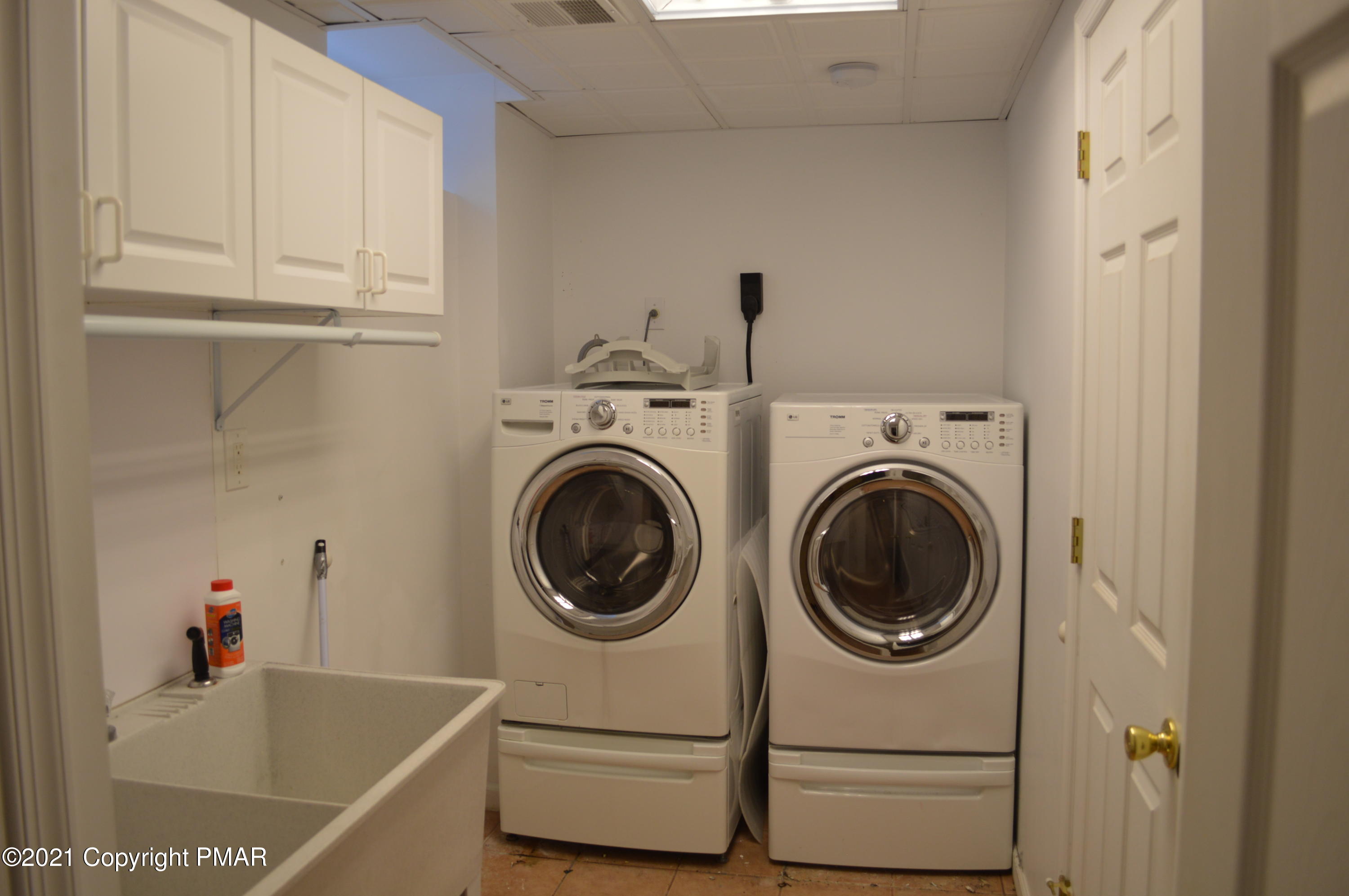 217 Haystack Road Henryville, PA 18332 - Photo 35 of 42 Laundry room