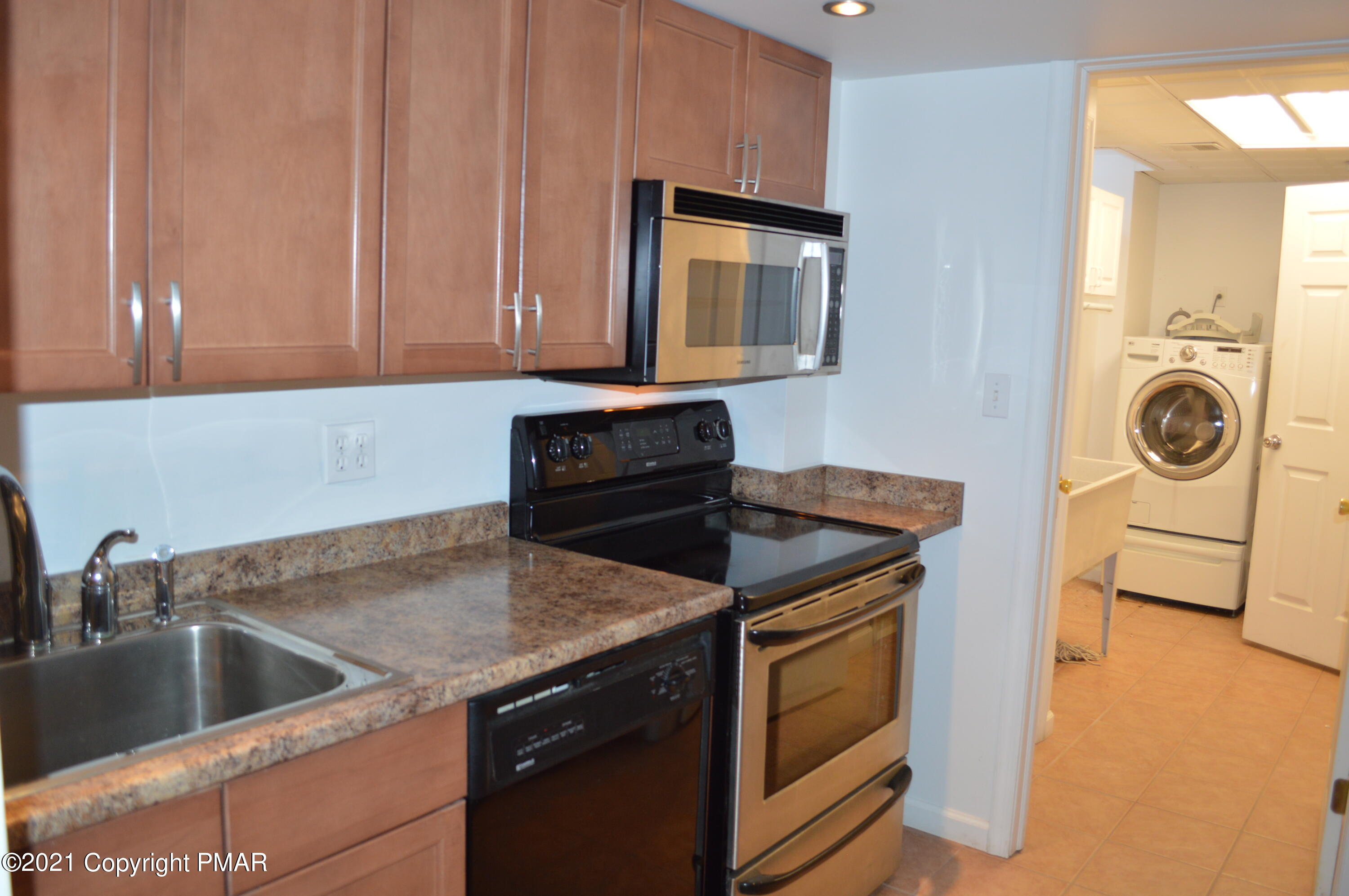 217 Haystack Road Henryville, PA 18332 - Photo 36 of 42 Kitchenette