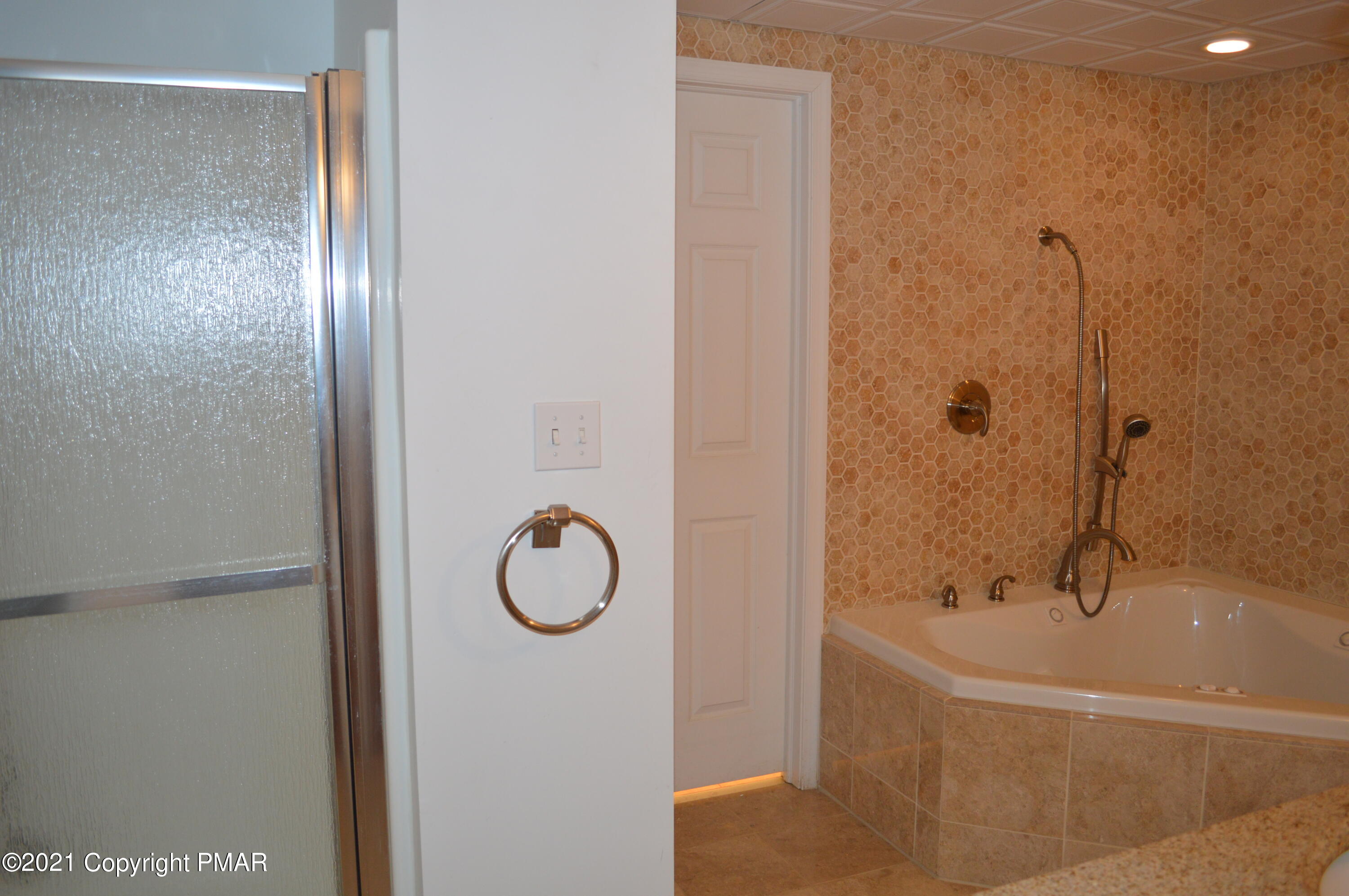 217 Haystack Road Henryville, PA 18332 - Photo 39 of 42 Lower level bath