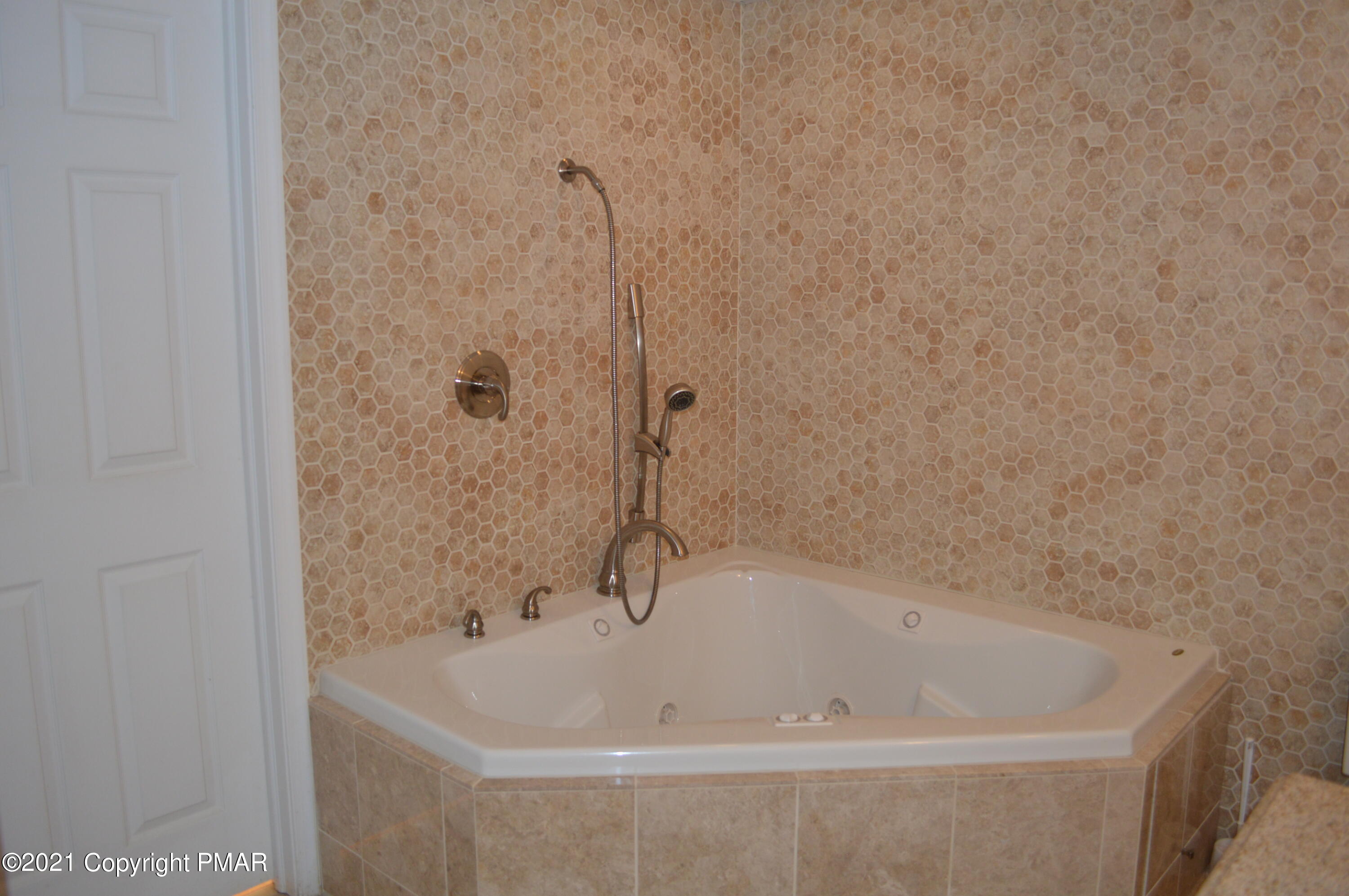 217 Haystack Road Henryville, PA 18332 - Photo 40 of 42 Jacuzzi tub