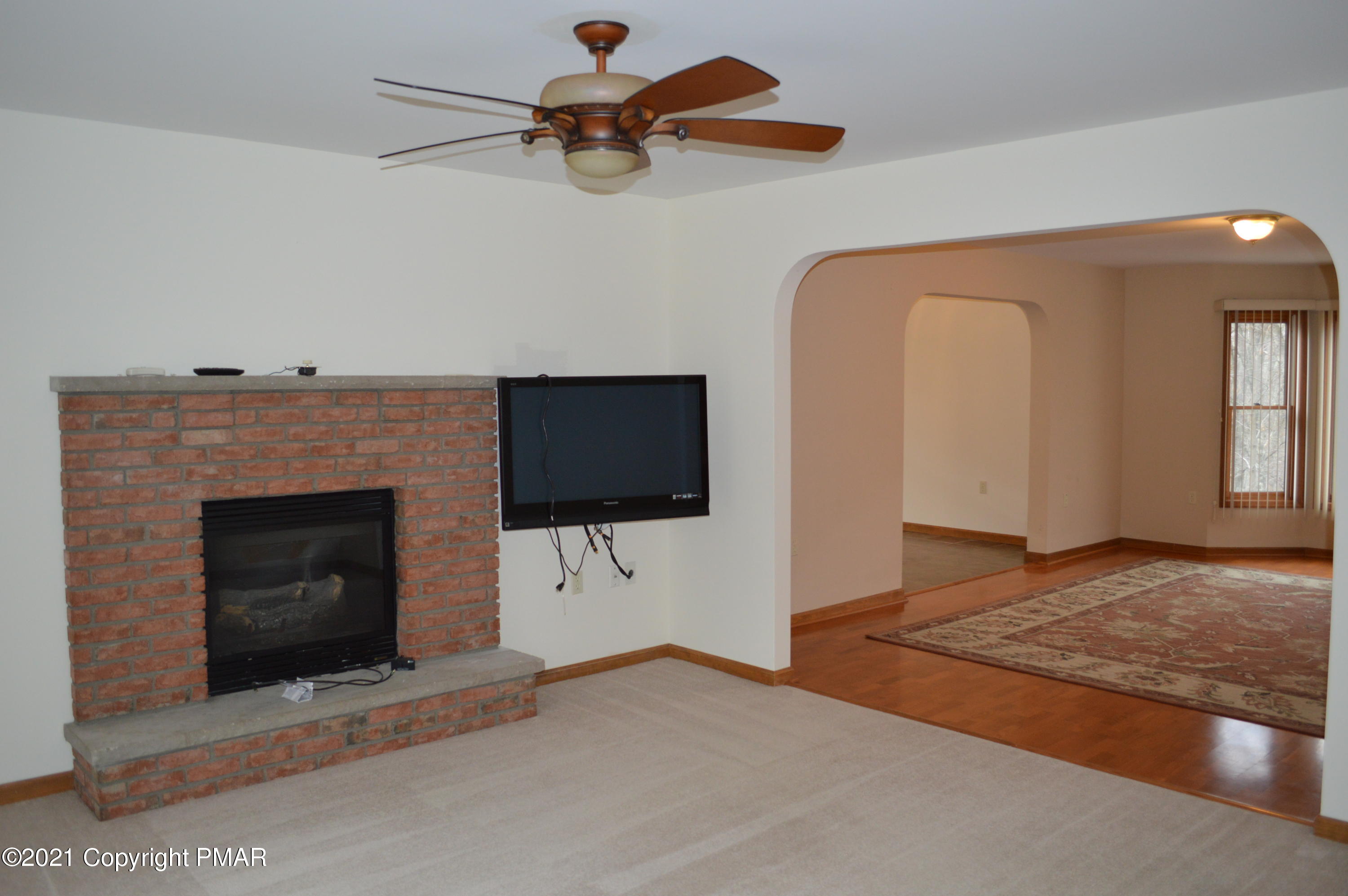 217 Haystack Road Henryville, PA 18332 - Photo 6 of 42 Living room