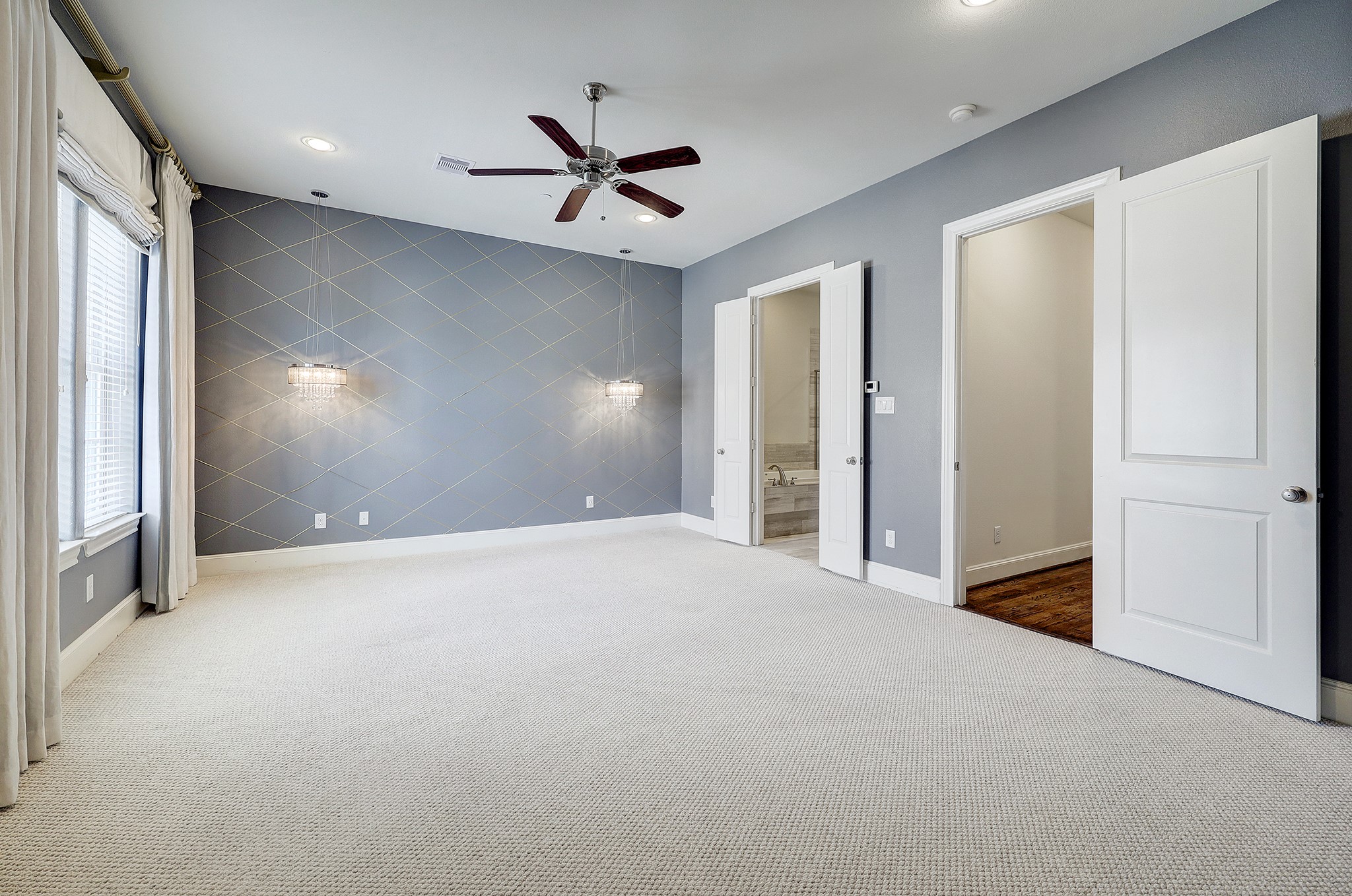 1110 Thompson Street Houston, TX 77007 - Photo 20 of 32 a view of an empty room with a window