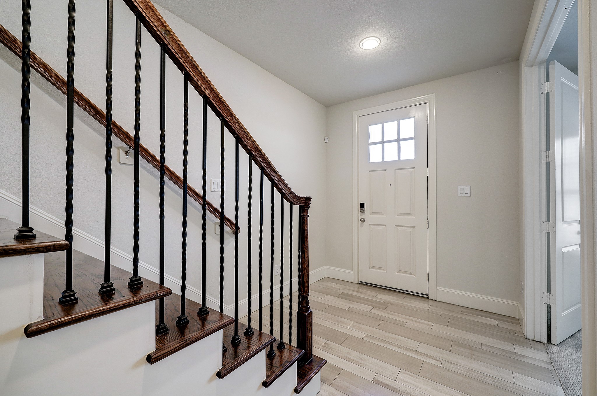 1110 Thompson Street Houston, TX 77007 - Photo 5 of 32 a view of an entryway with wooden floor
