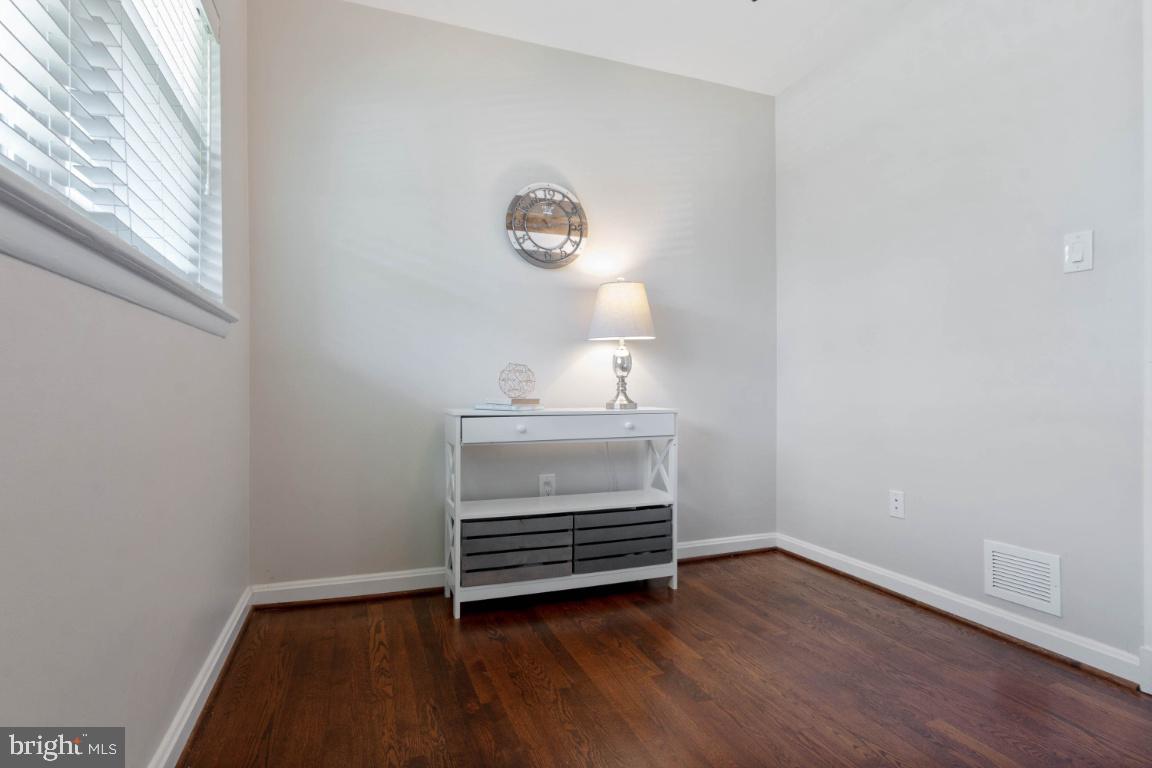 11205 Dodson Lane Silver Spring, MD 20902 - Photo 30 of 40 Gallery Image 30