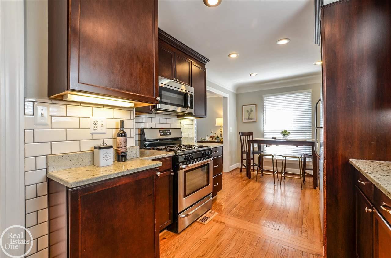 1753 Hampton Road Grosse Pointe Woods, MI 48236 - Photo 14 of 29