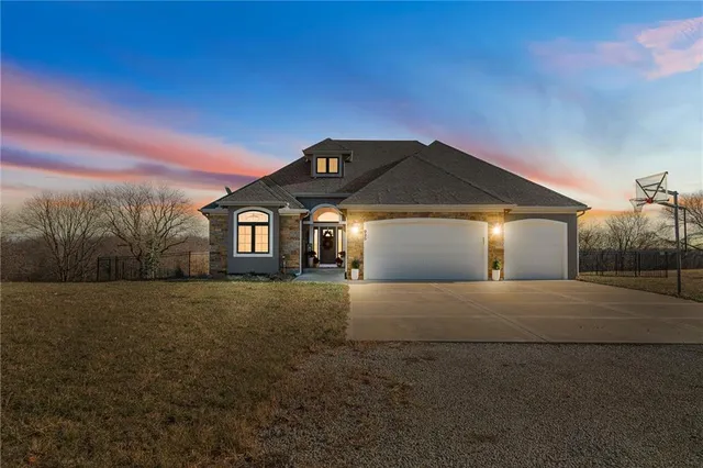 $925,000 | 925 County Road, Liberty, MO 64068
