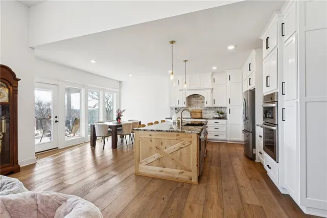 $935,000 | 925 County Road, Liberty, MO 64068