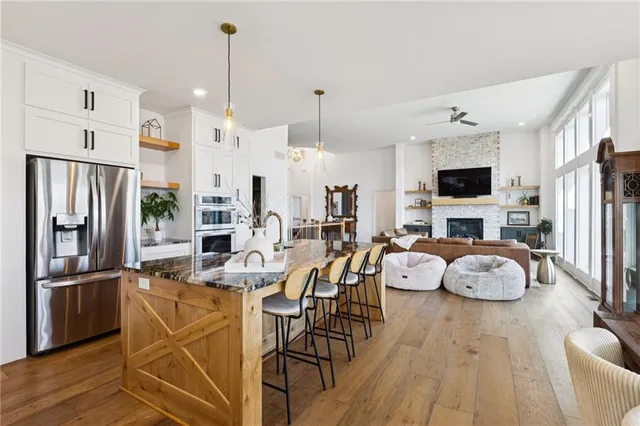 $935,000 | 925 County Road, Liberty, MO 64068