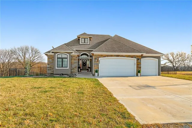 $950,000 | 925 County Road, Liberty, MO 64068