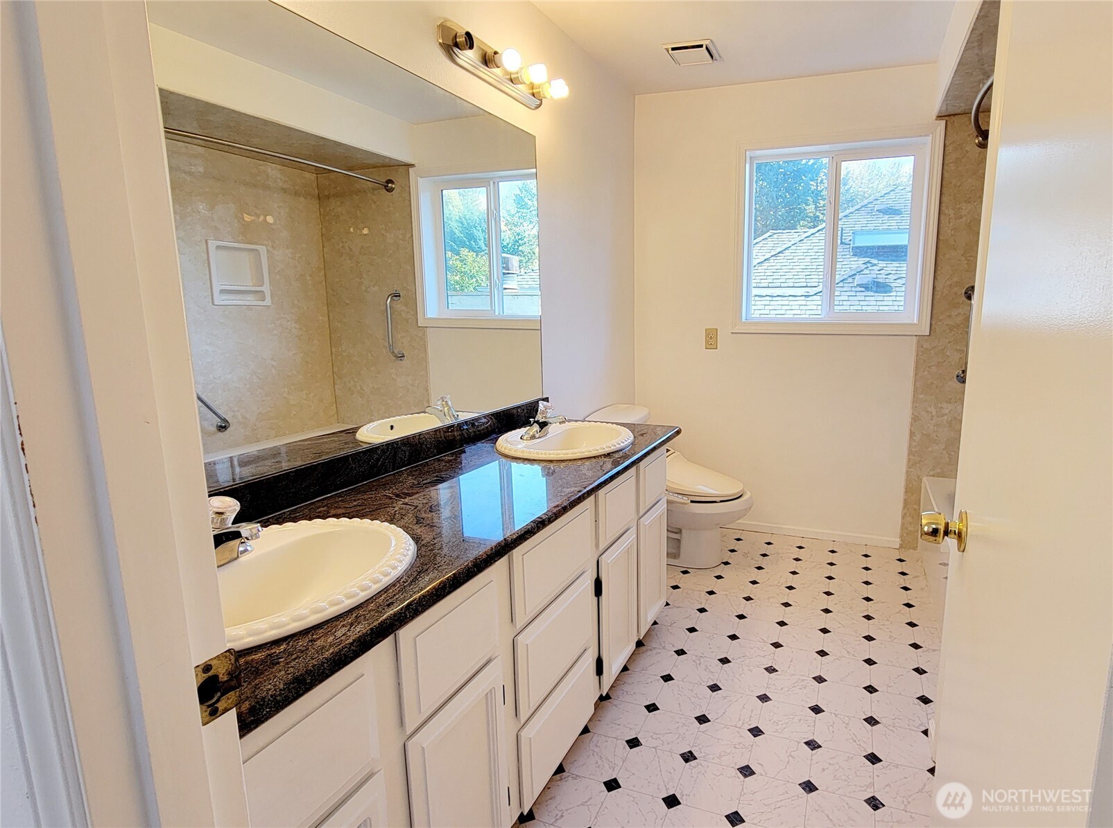 1134 Southwest 333rd Place Federal Way, WA 98023 - Photo 12 of 16