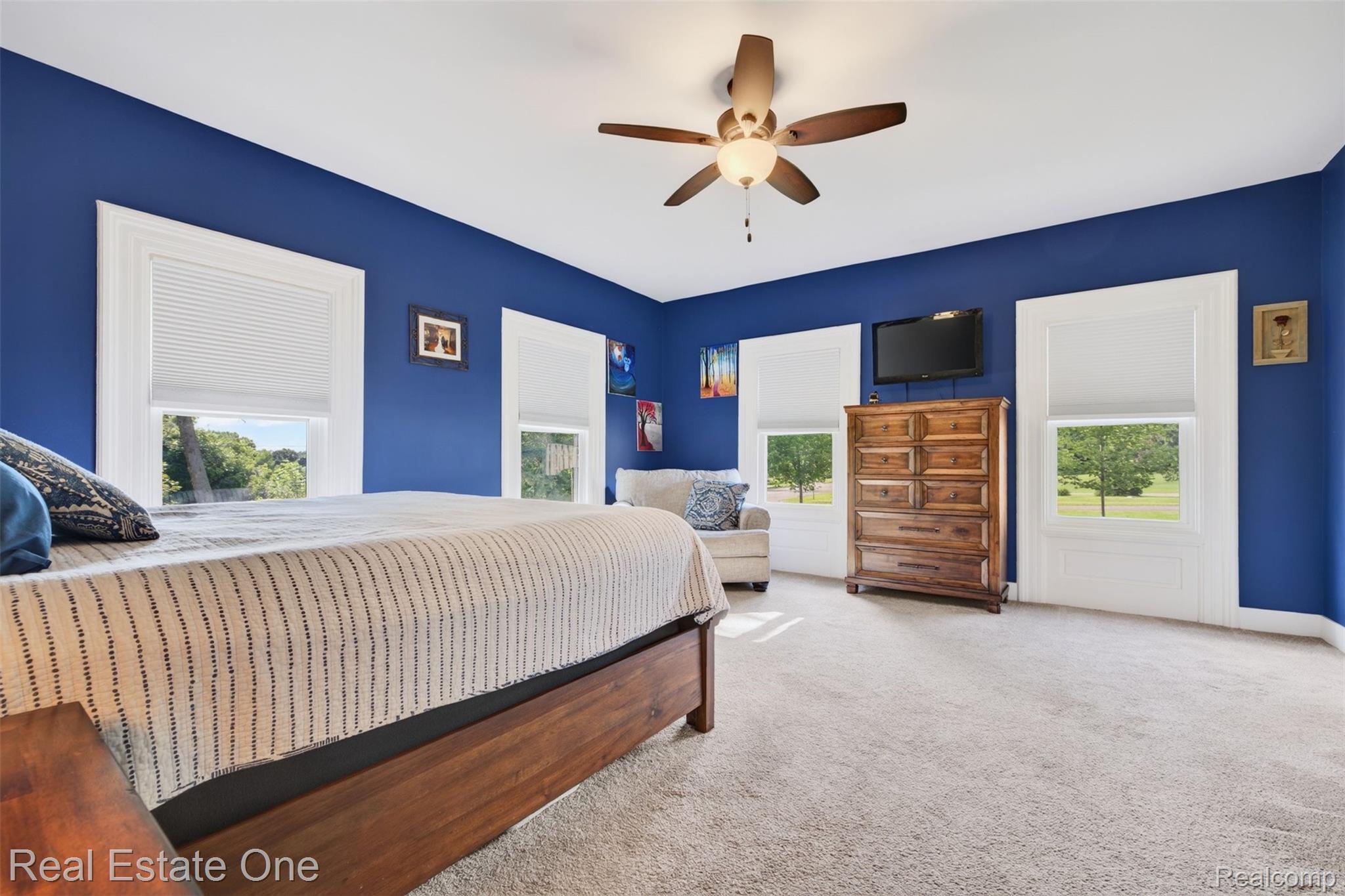 2355 South Sashabaw Road Ortonville, MI 48462 - Photo 12 of 57 10) Primary Suite.jpg