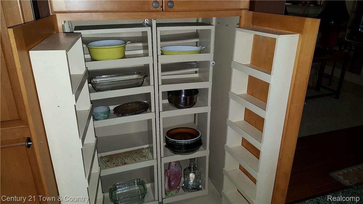1400 Deerhurst Lane Rochester, MI 48307 - Photo 12 of 38 Pantry with swing out shelves