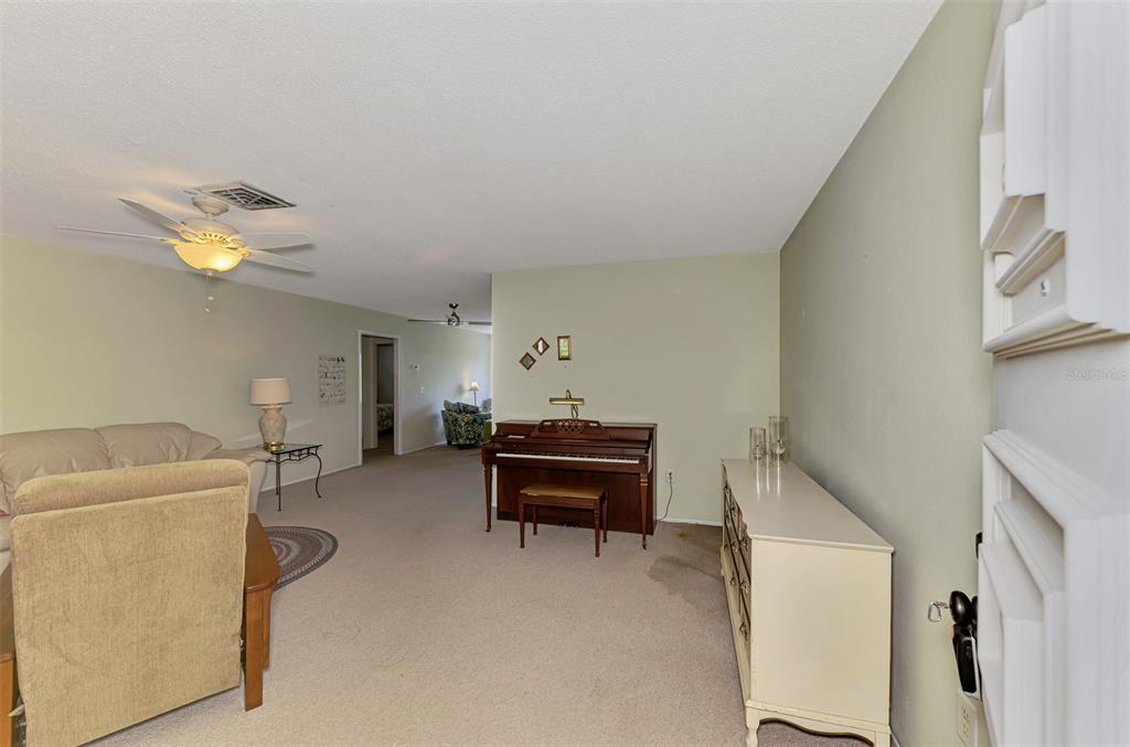 581 Crocus Road Venice, FL 34293 - Photo 9 of 45 Gallery Image 9