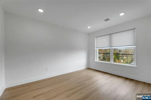 $2,350 | 255 Ridge Road, Unit 203, Lyndhurst, NJ 07071