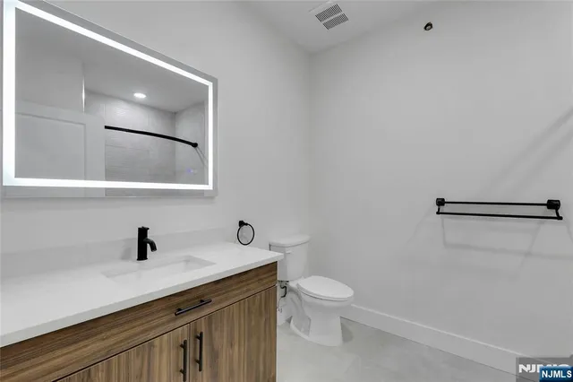 $2,350 | 255 Ridge Road, Unit 203, Lyndhurst, NJ 07071