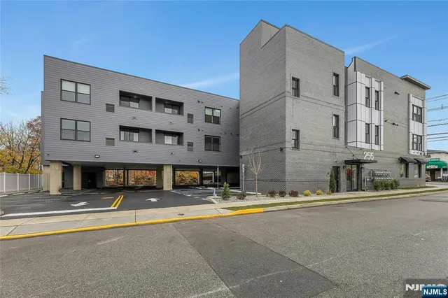 $2,350 | 255 Ridge Road, Unit 203, Lyndhurst, NJ 07071