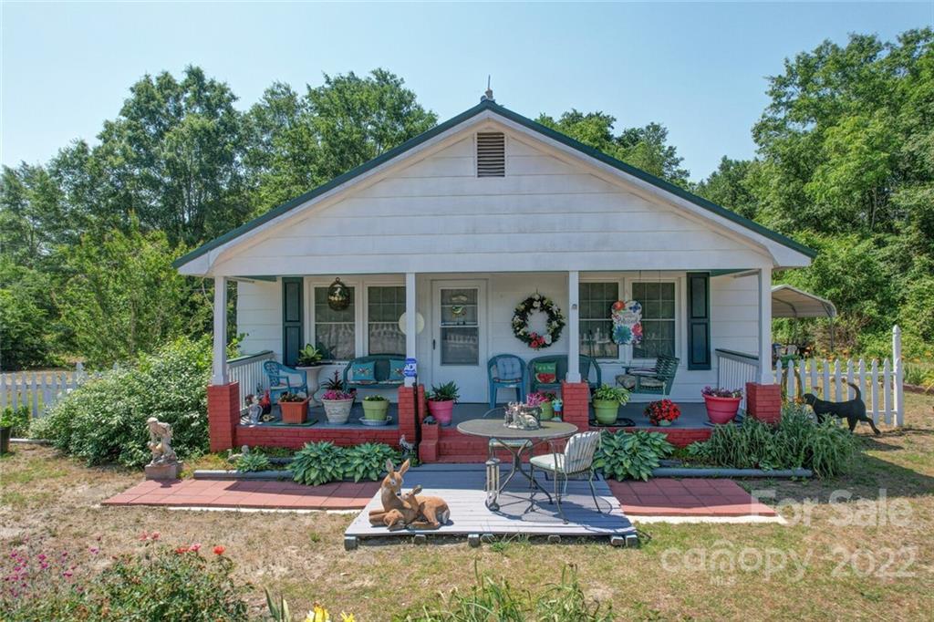 1635 State Rd S-13-61 Cheraw, SC 29520 - Photo 1 of 13 a front view of house with yard and green space