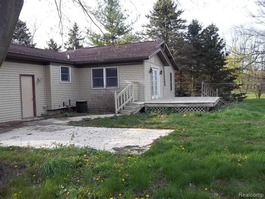 5366 North Fleming Road Fowlerville, MI 48836 - Photo 9 of 9 rear.jpg