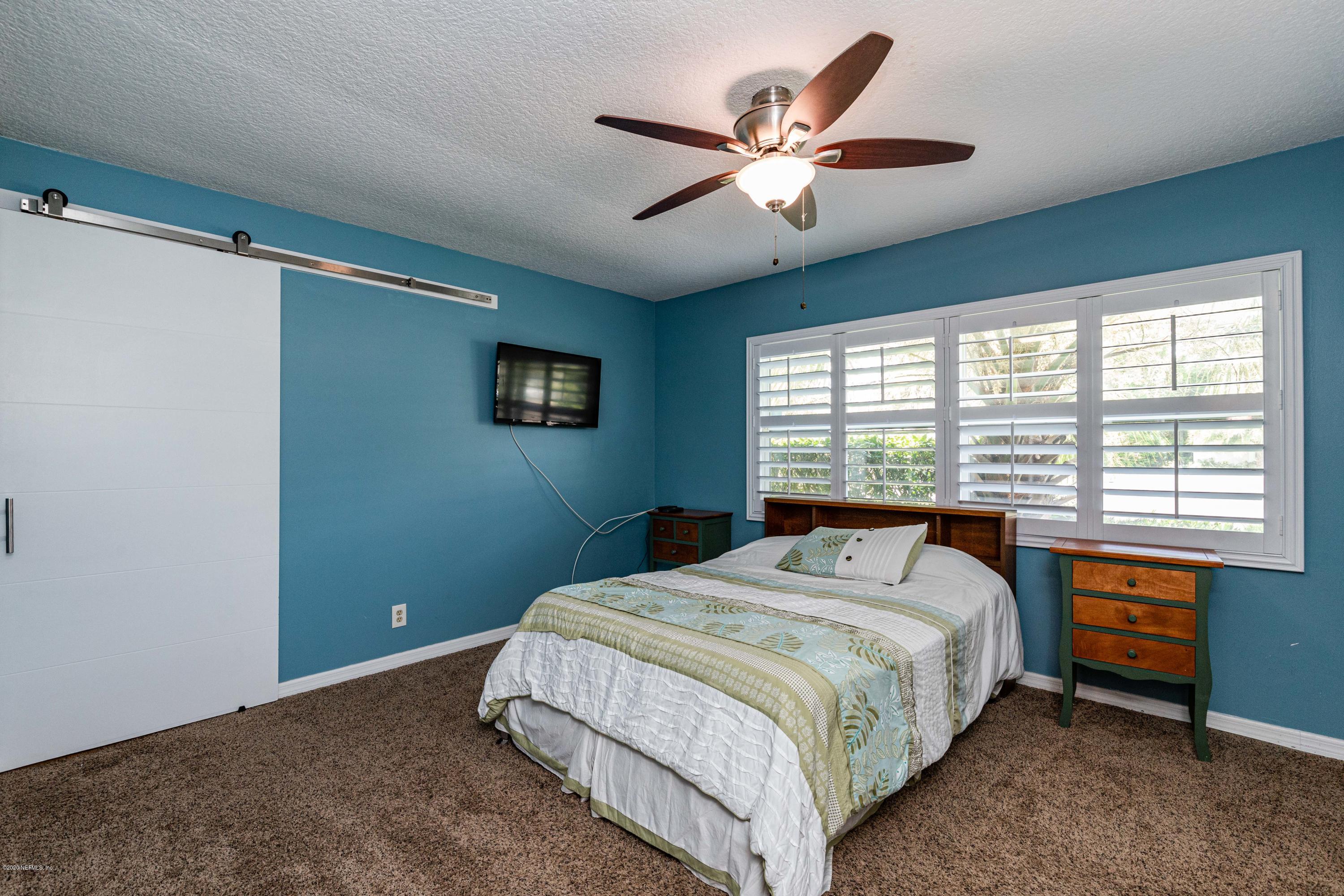 56 Solana Road Ponte Vedra Beach, FL 32082 - Photo 32 of 47 a bedroom with a bed and a large window