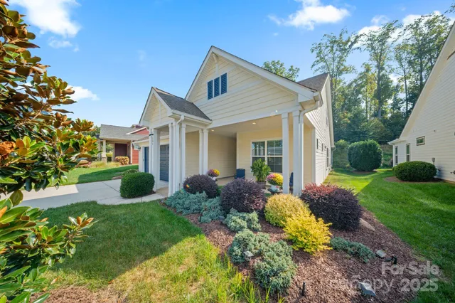 $699,900 | 151 Chimney Rock Court, Denver, NC 28037