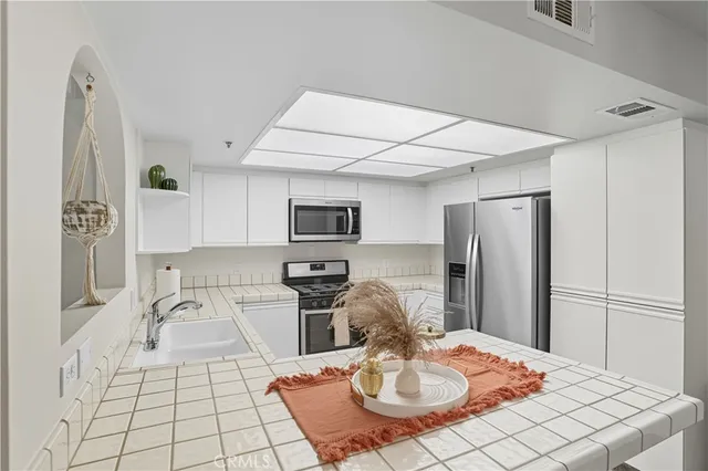 $199,000 | 43131 Wall Street, Unit H, Hemet, CA 92544