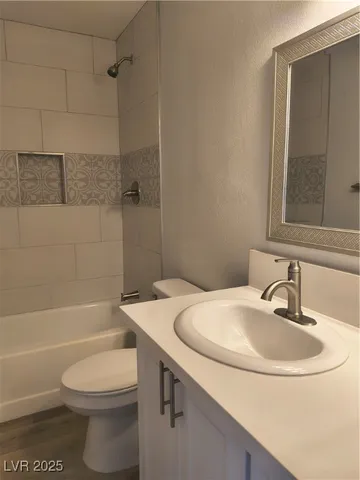 $1,200 | 6737 West Charleston Boulevard, Unit 3, Las Vegas, NV 89146