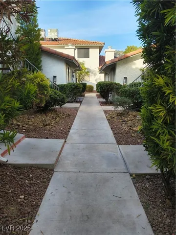 $1,200 | 6737 West Charleston Boulevard, Unit 3, Las Vegas, NV 89146