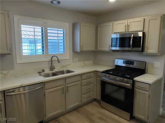 $1,200 | 6737 West Charleston Boulevard, Unit 3, Las Vegas, NV 89146