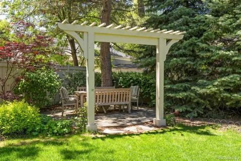 a view of a house with backyard and a tree