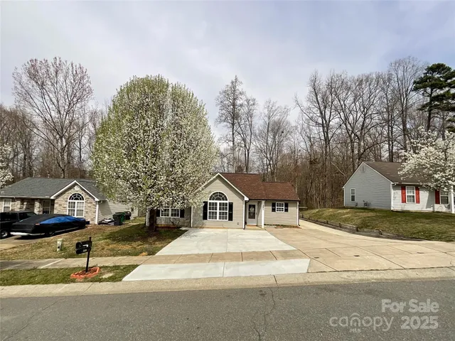 $299,000 | 5610 Stone Bluff Court, Charlotte, NC 28214