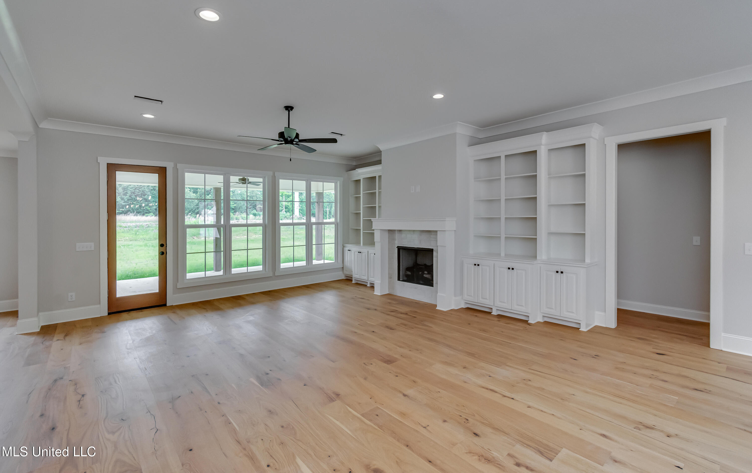 124 Grayson Way Madison, MS 39110 - Photo 12 of 49 Exceptionally Designed Living Spaces