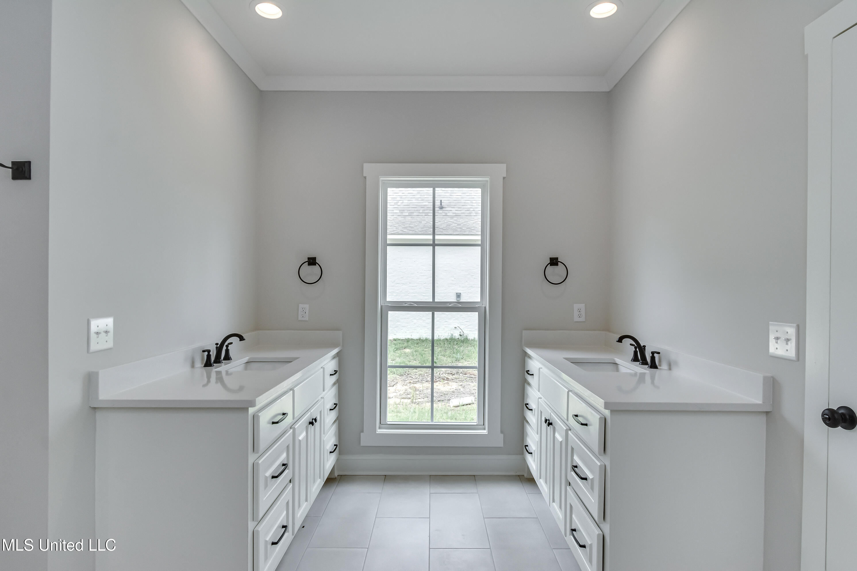 124 Grayson Way Madison, MS 39110 - Photo 36 of 49 Double Quartz Vanities