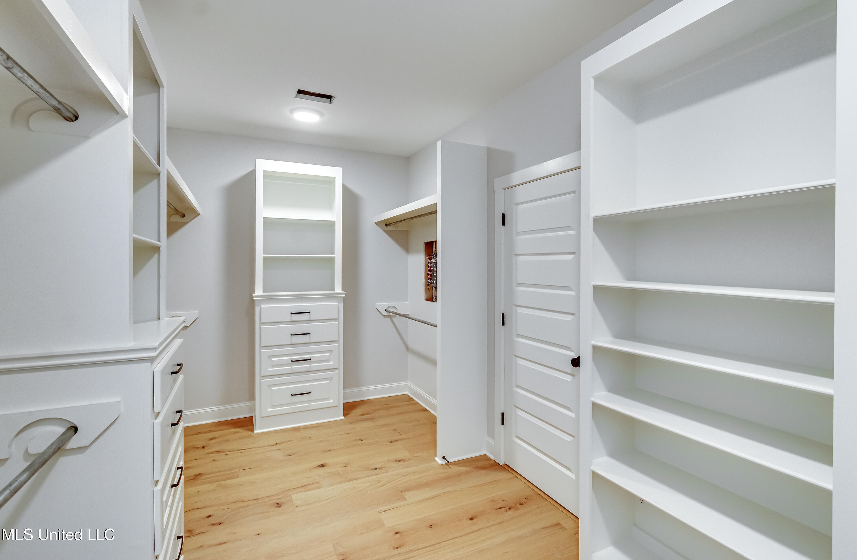 124 Grayson Way Madison, MS 39110 - Photo 37 of 49 You will LOVE this Closet