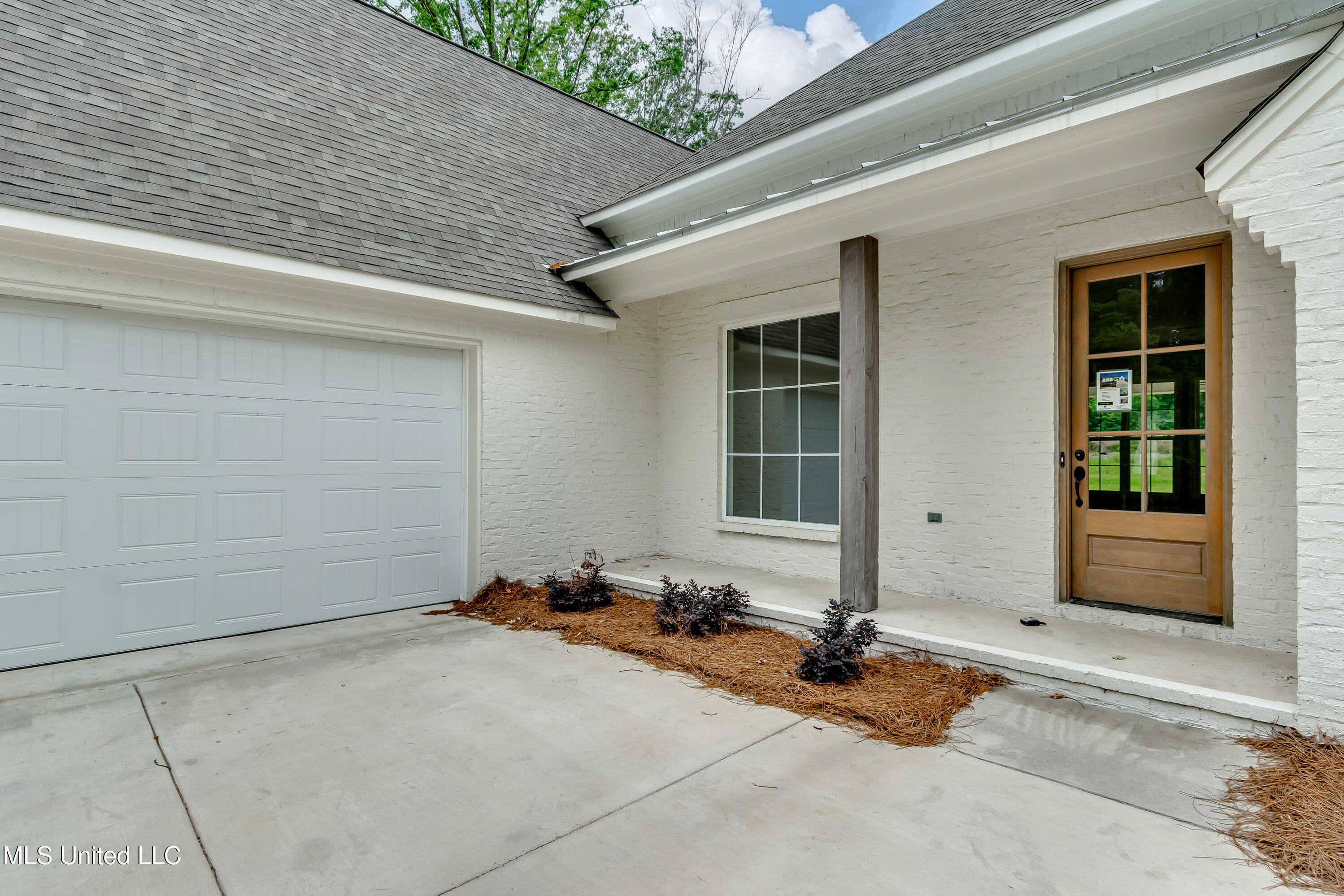 124 Grayson Way Madison, MS 39110 - Photo 4 of 49 Relax on your Covered Front Porch