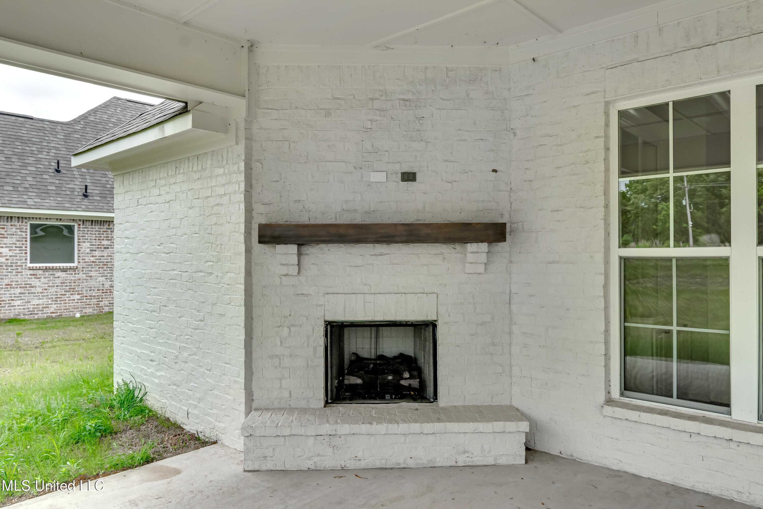 124 Grayson Way Madison, MS 39110 - Photo 46 of 49 Gas F/p with TV hookup