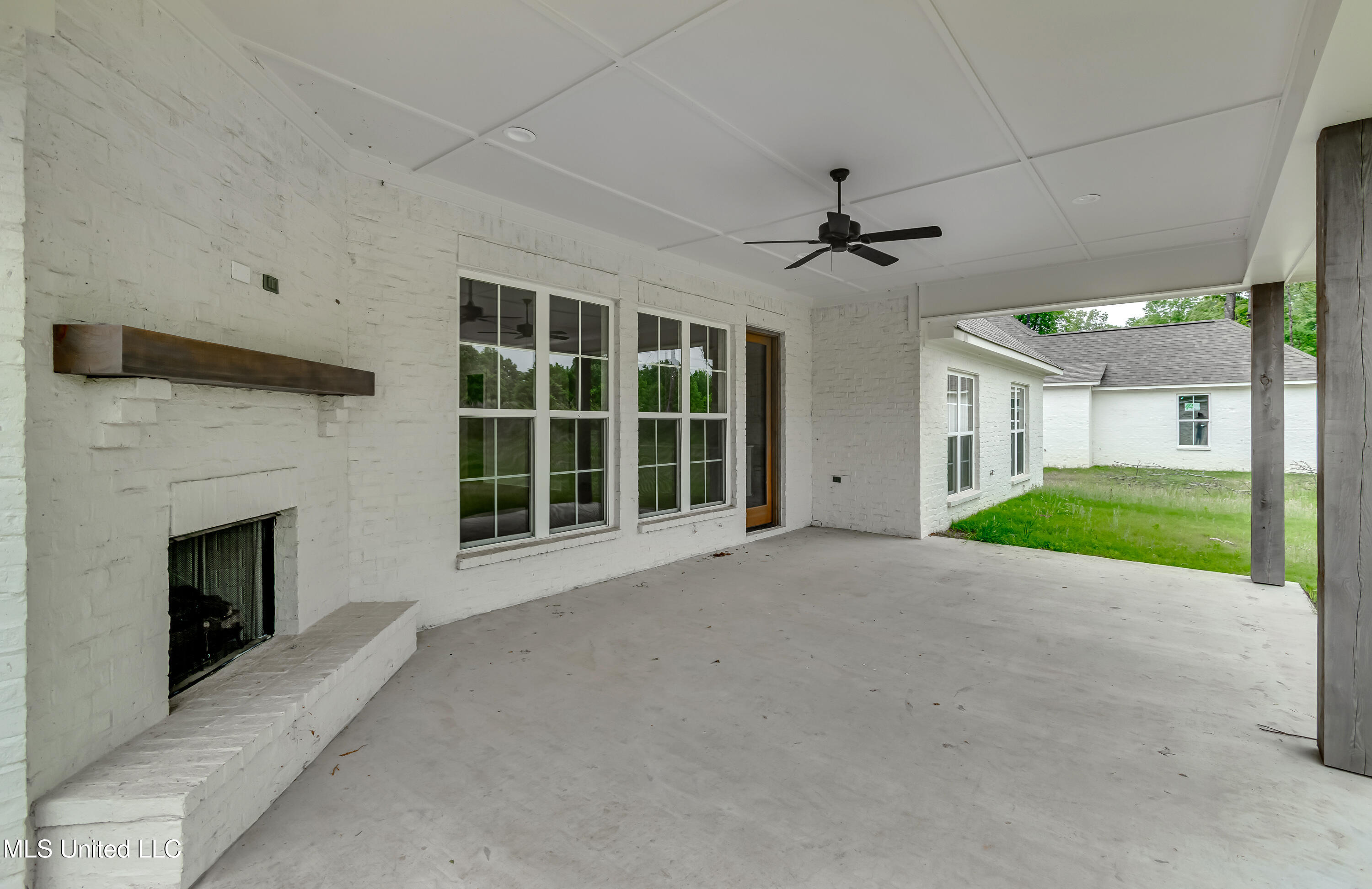 124 Grayson Way Madison, MS 39110 - Photo 7 of 49 F/P with TV Hook up