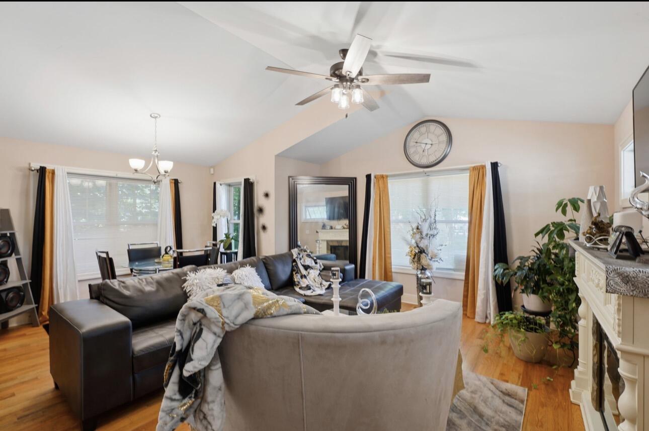 1015 Monroe Street Benton Harbor, MI 49022 - Photo 5 of 24 IMG_4895