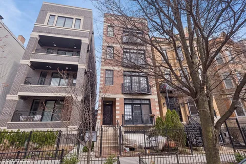 $525,000 | 910 West Roscoe Street, Unit 2, Chicago, IL 60657