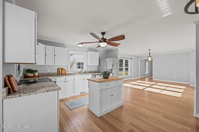 $775,000 | 236 Shoreline Drive, New Bern, NC 28562