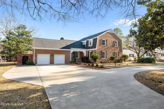 $775,000 | 236 Shoreline Drive, New Bern, NC 28562