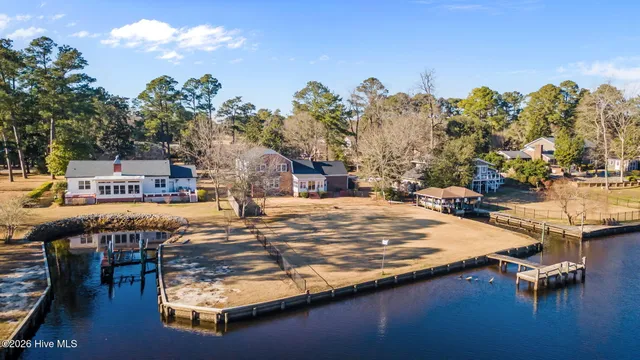 $775,000 | 236 Shoreline Drive, New Bern, NC 28562