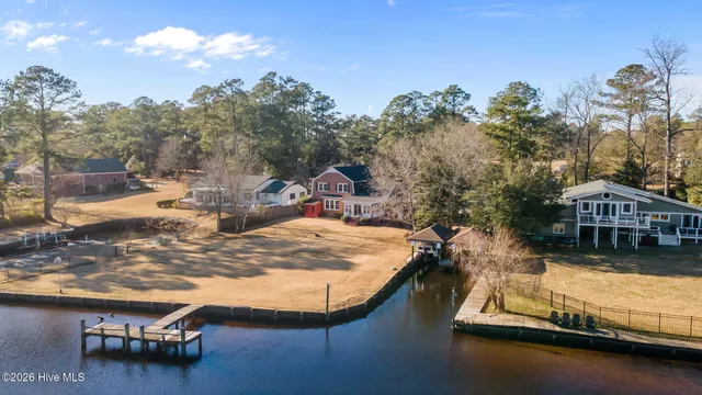 $775,000 | 236 Shoreline Drive, New Bern, NC 28562