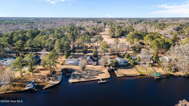 $775,000 | 236 Shoreline Drive, New Bern, NC 28562