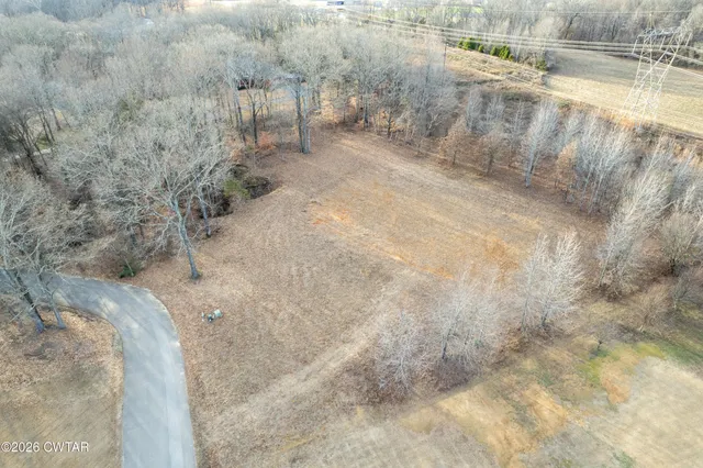 a view of a dry yard next to a building