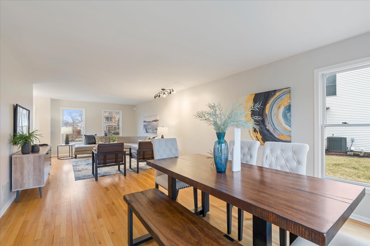 1294 Hunters Ridge East Hoffman Estates, IL 60192 - Photo 11 of 38